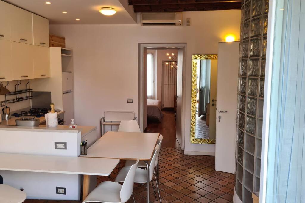 San Marco 14 Sunny And Bright Apartment Milan Bagian luar foto