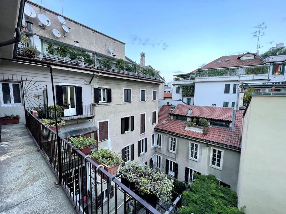 San Marco 14 Sunny And Bright Apartment Milan Bagian luar foto