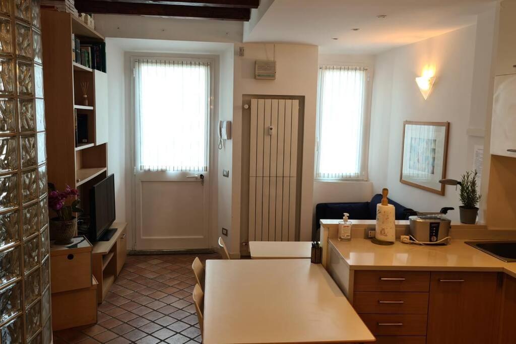 San Marco 14 Sunny And Bright Apartment Milan Bagian luar foto